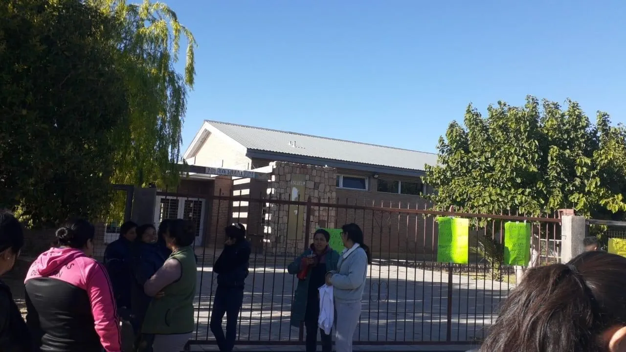 ¡El colmo! Un policía dejó salir a un preso a cambio de un asado