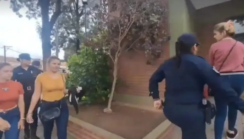El extraño método de Lourdes Sánchez para ahuyentar las “malas ondas” en el Bailando