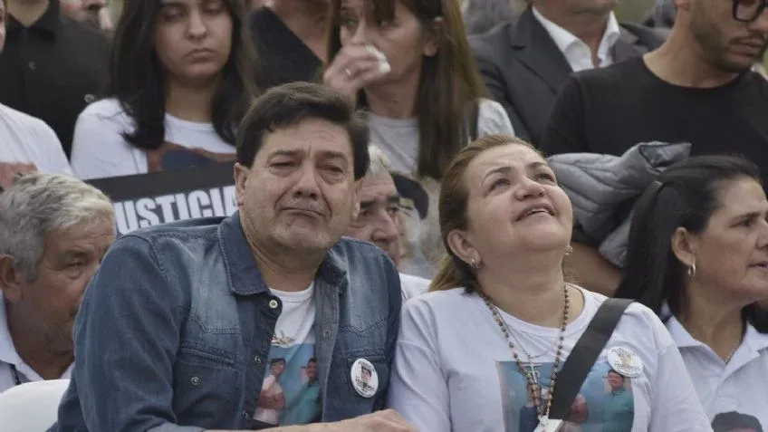 El Gobierno activó un plan para echar a La Cámpora del Estado