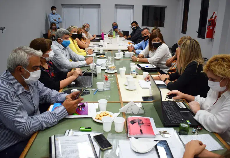El Gobierno convocó para el martes a una reunión con la intersindical docente