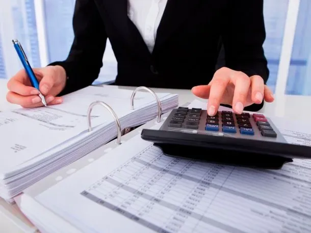 El intendente de la Capital, Gustavo Saadi supervisó la repavimentación integral de la avenida Belgrano