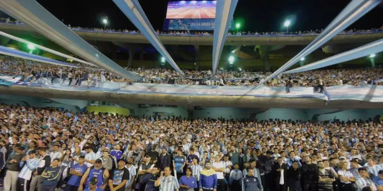 El Kun Agüero visitó a Santiago Caputo en Casa Rosada en medio del debate por las SAD