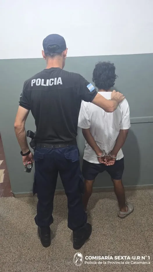 El ministro de Seguridad de Córdoba se sometió a un guante eléctrico y su reacción dejó a todos en shock
