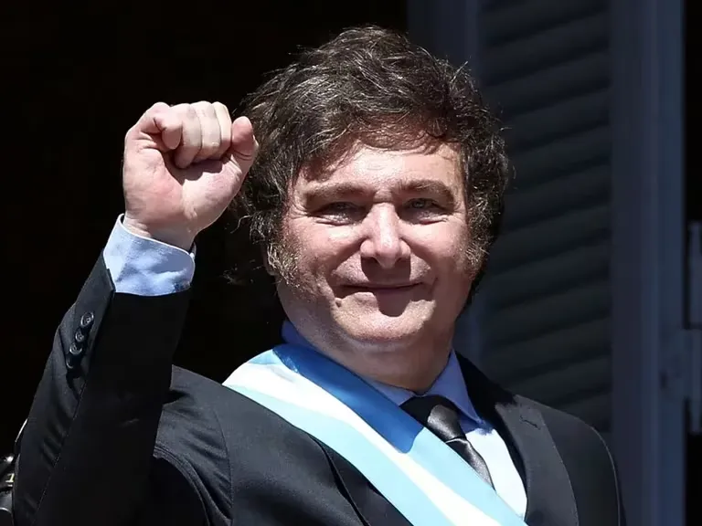 ¿El mundo se está "mileizando"? En Italia marchan con máscaras del Presidente argentino y amoladoras para protestar