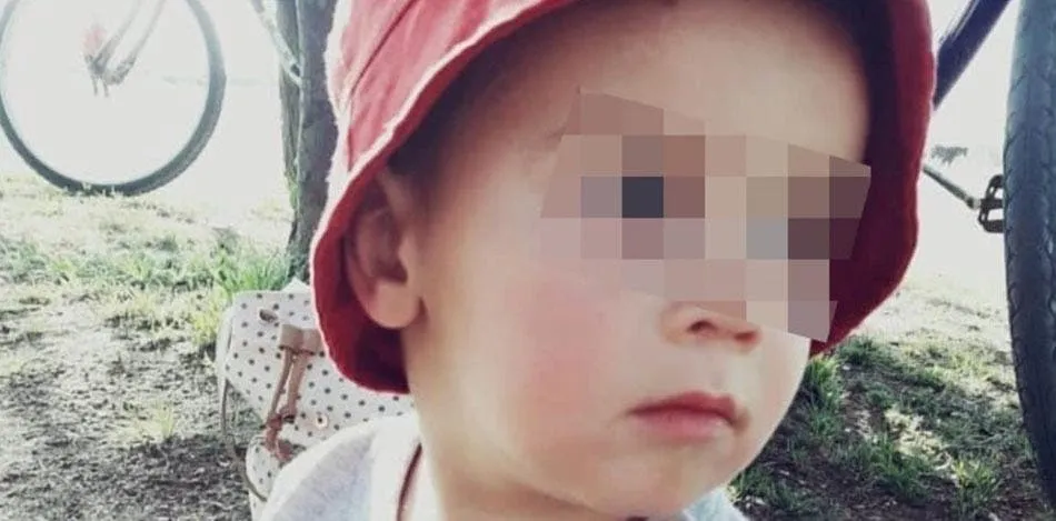 El niño asesinado por su mamá tenía golpes, mordeduras y quemaduras