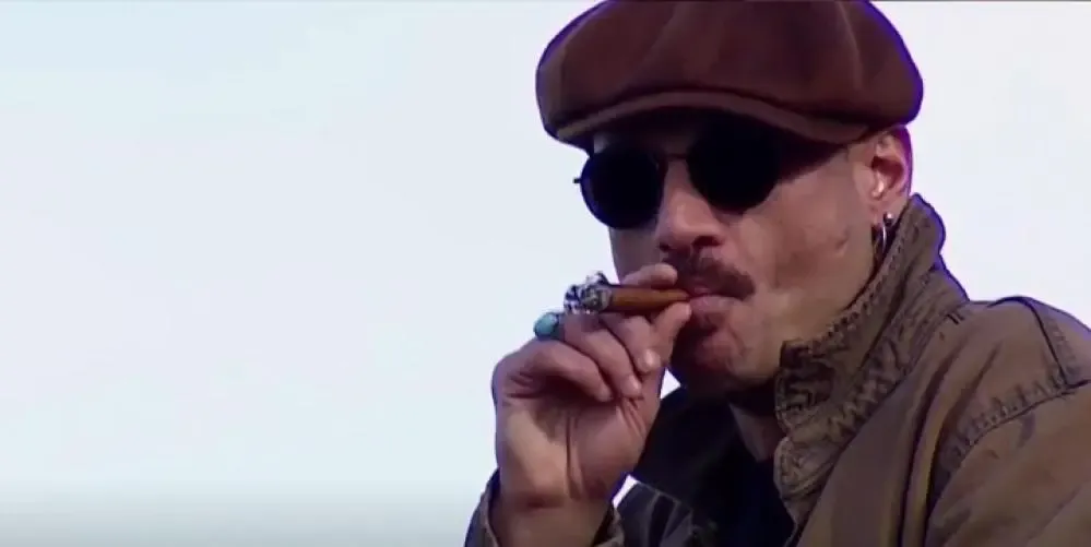 El trucazo con un saquito de té que eliminará tus canas