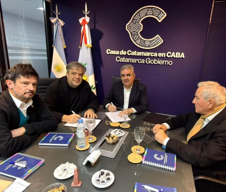 El vendedor de autos que se convirtió en príncipe luego de confirmar su parentesco con la familia real
