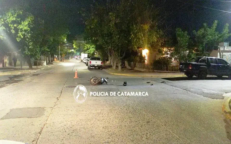 En la zona alta de la Capital colisionaron una camioneta y una moto