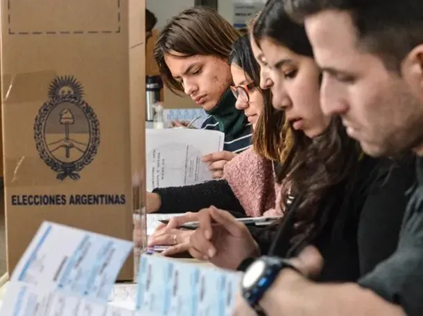 En una escuela no iniciaron las votaciones porque no llegaron las autoridades