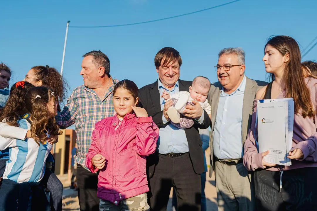 Encerró a 4 personas en un local