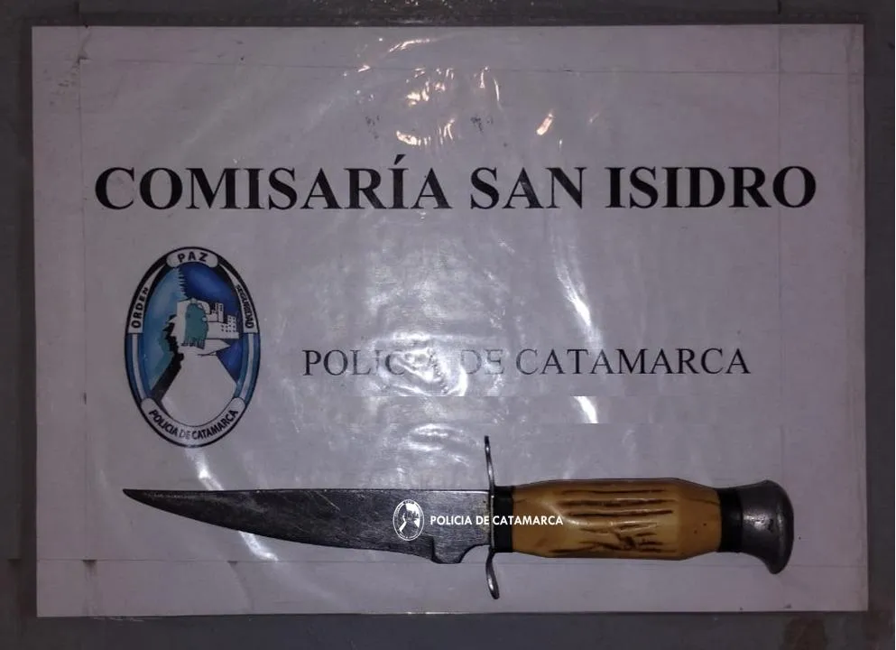 Encontraron a un motociclista tendido en el suelo: Está grave