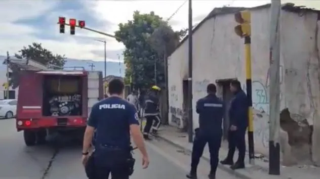 Encontraron a una pareja de policías muerta: el hombre la habría asesinado y luego se mató