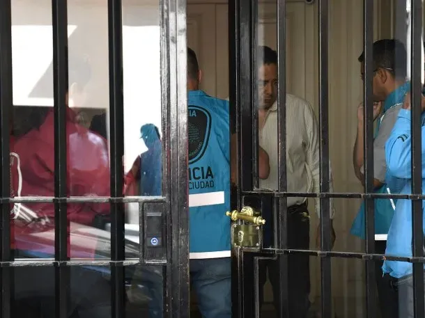 Encontró a su amigo con su ex en la cama y lo asesinó a cuchillazos