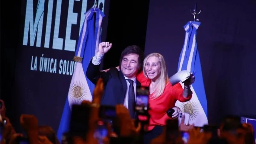 Encontró a su ex con un entrenador y le provocó heridas a este con una botella