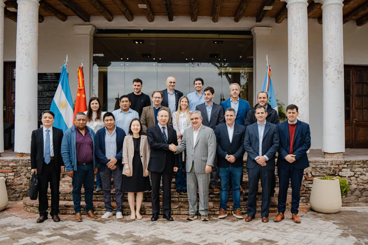 Energía limpia: Olivas al Mundo inauguró sistema de paneles solares que optimiza la producción olivícola