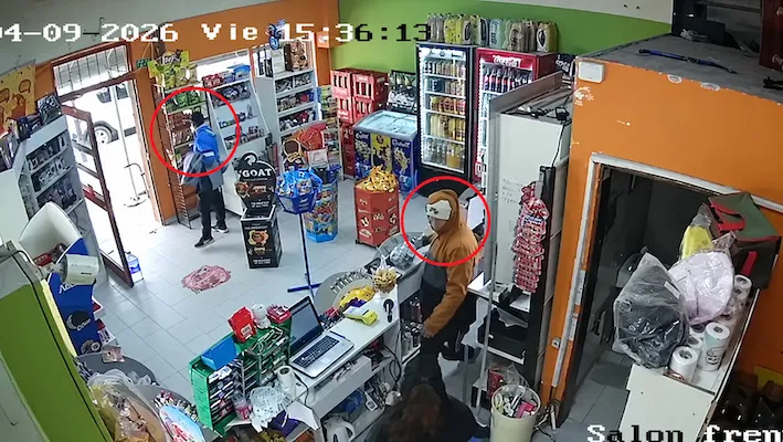 Entró a robar un kiosco, encerró a la empleada y se puso a atender el negocio