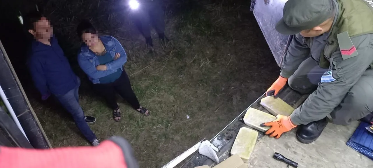 Entró a robar y se llevó hasta la tapa del inodoro