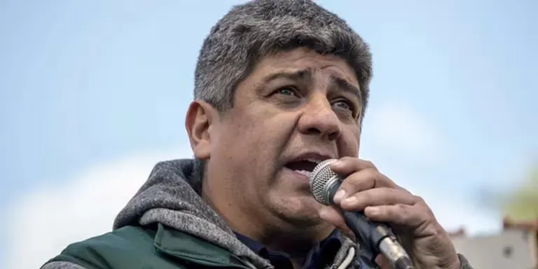 “Era raro, a veces saludaba y otras no”: quién es el hombre que mató a su papá y jugó al futbol con la cabeza