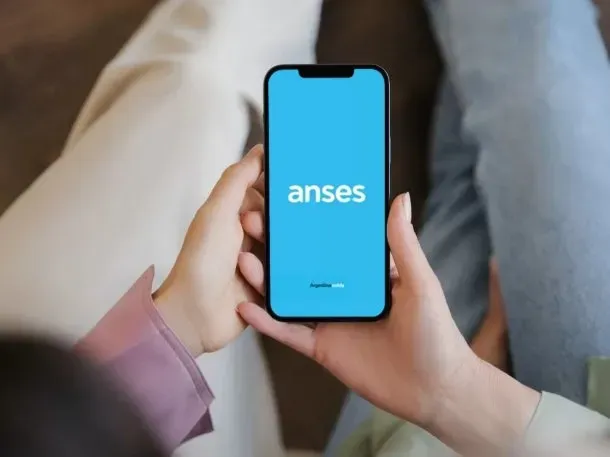 ¿Es verdad que la pasta dental sirve para limpiar pantallas de celular?
