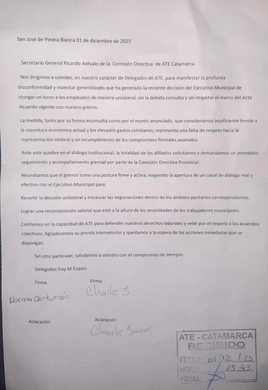Escándalo: una pareja fue sorprendida teniendo relaciones íntimas frente a un aula