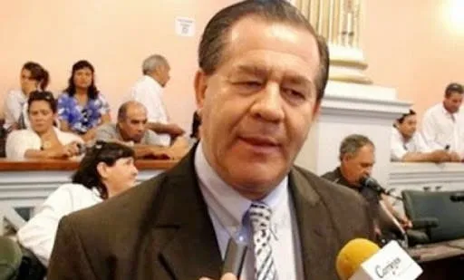 Escapaba de una fiesta clandestina y murió electrocutado