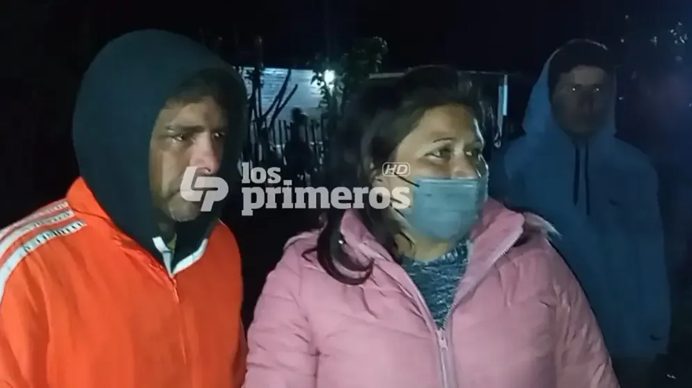 Estacionaron en la puerta de su garaje y dejó en el auto una carta con un “regalito”