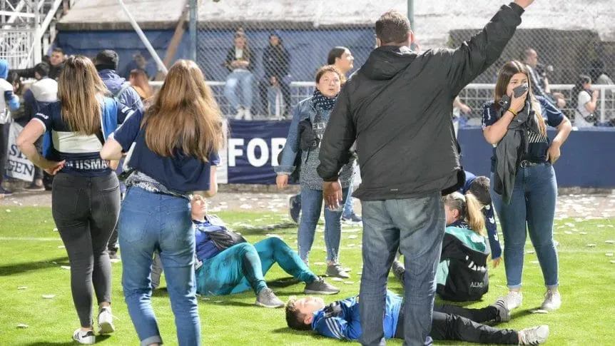 Estafó a las mamis del grupo de WhatsApp del colegio, desapareció con la plata y grabó un video