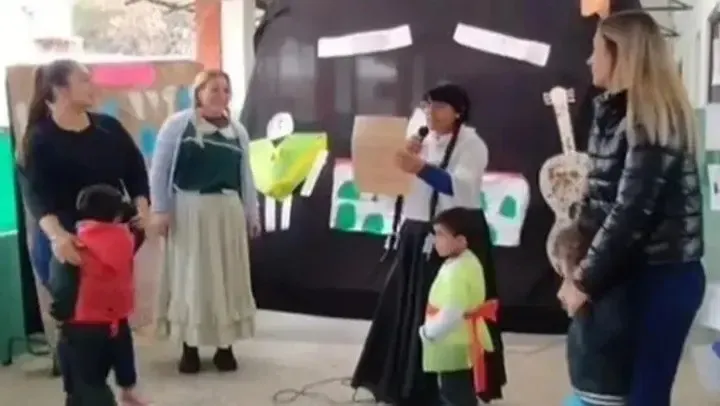 Estudiantes de Turismo realizaron salida didáctica en el bus municipal