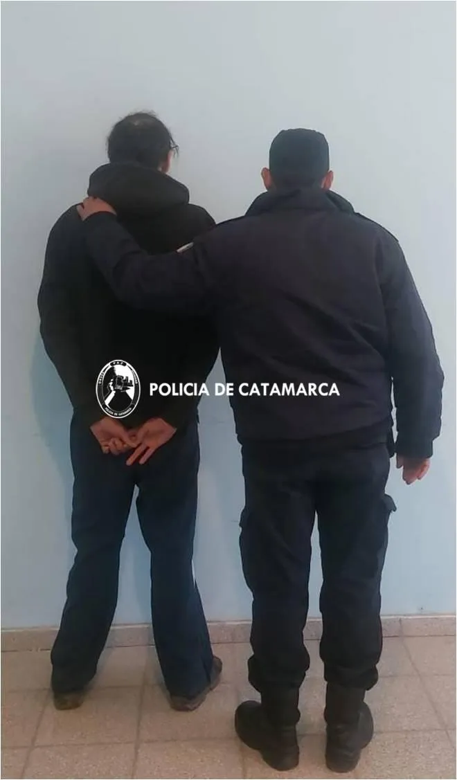 "Fecomagnetoterapia": Creó una "terapia" con caca como experimento social