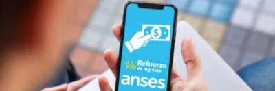 Filmaron a un comisario manejando ebrio e increpando a quienes lo detuvieron