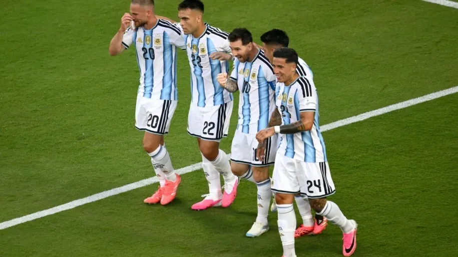 Floppy Tesouro prendió fuego a un jugador de la Selección Argentina