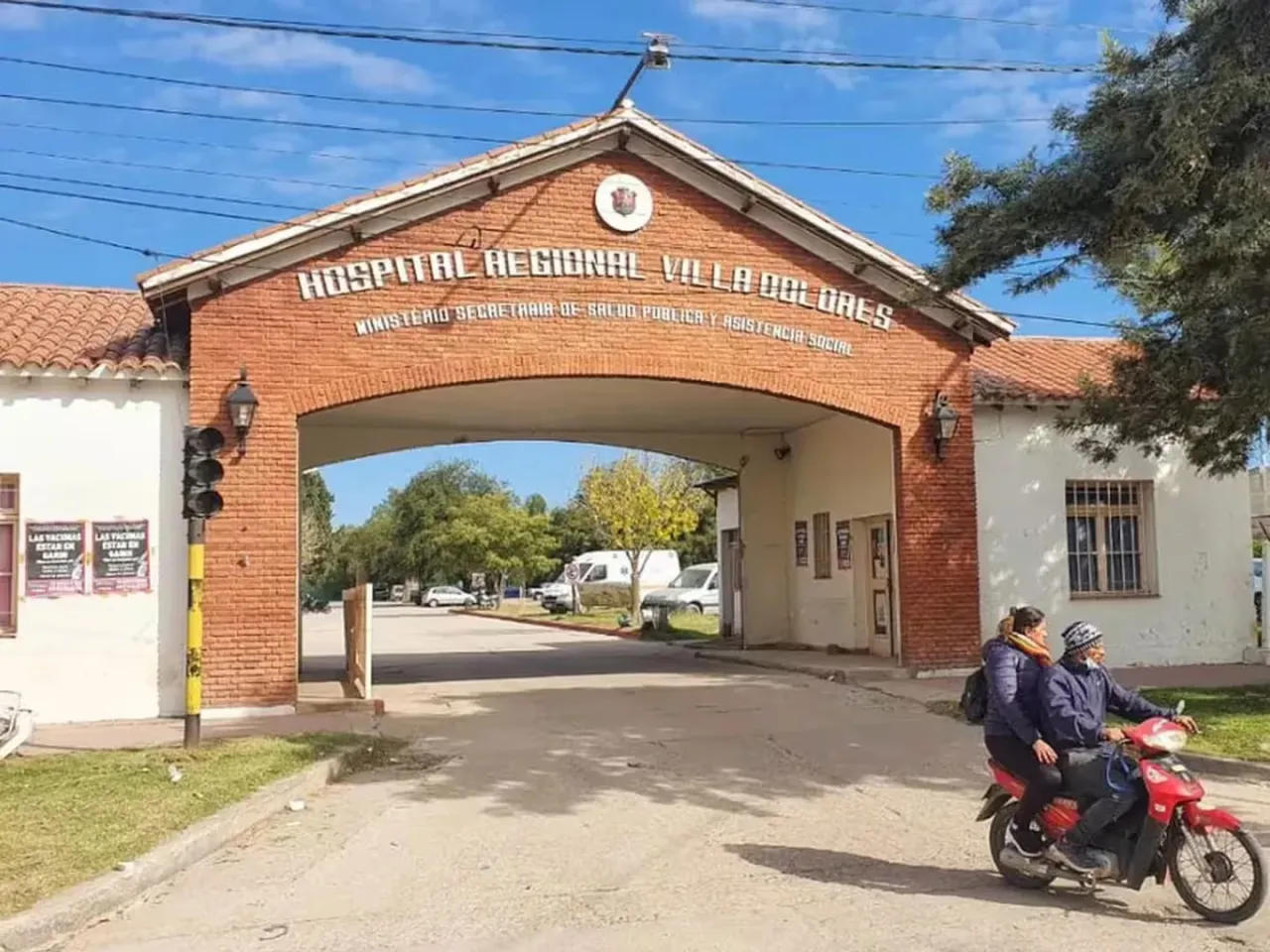 Fue a la casa de su expareja y le robó