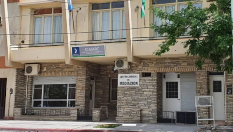 Fue a la casa de su madre, causó destrozos y le cortó el cable de la luz