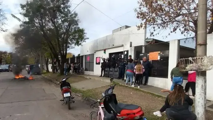 Fue a la Plaza Virgen del Valle y se desnudó delante de una mujer