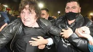 Fue aprehendido por causar destrozos y agredir a su madre y hermana