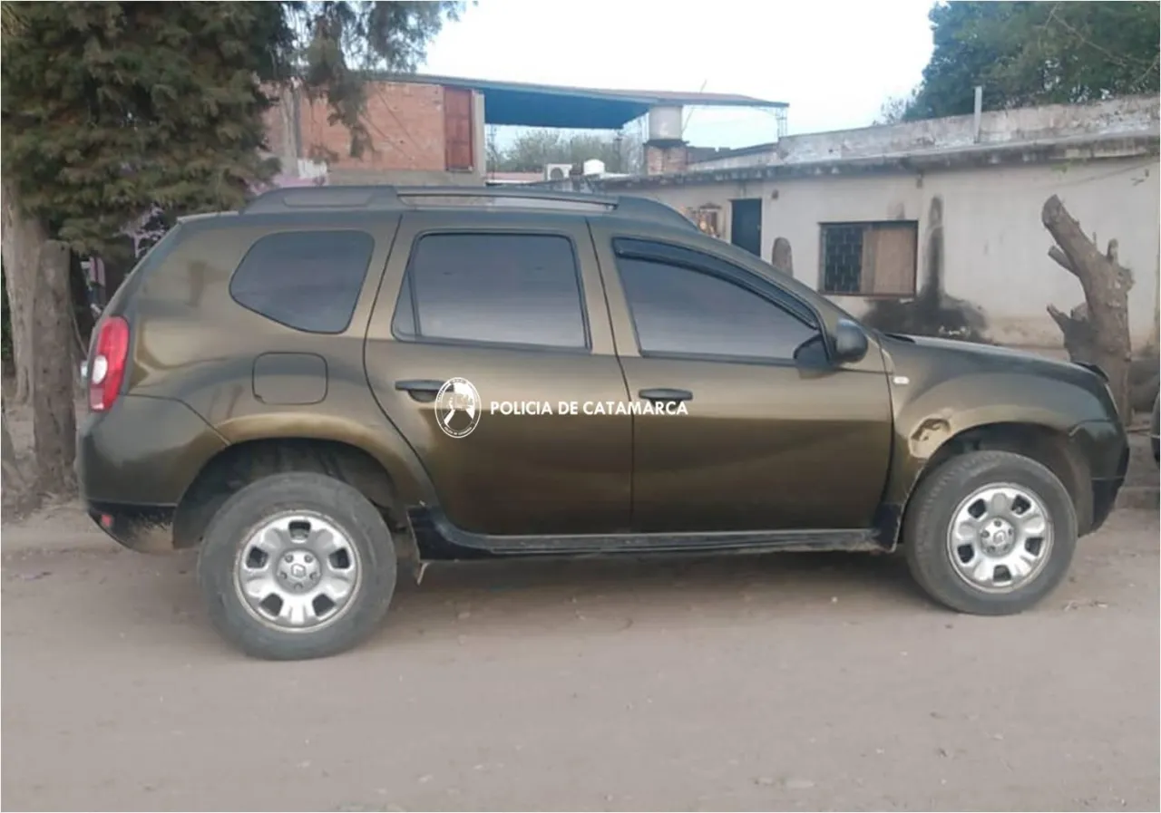 Fue filmado sacando un cadáver a la calle