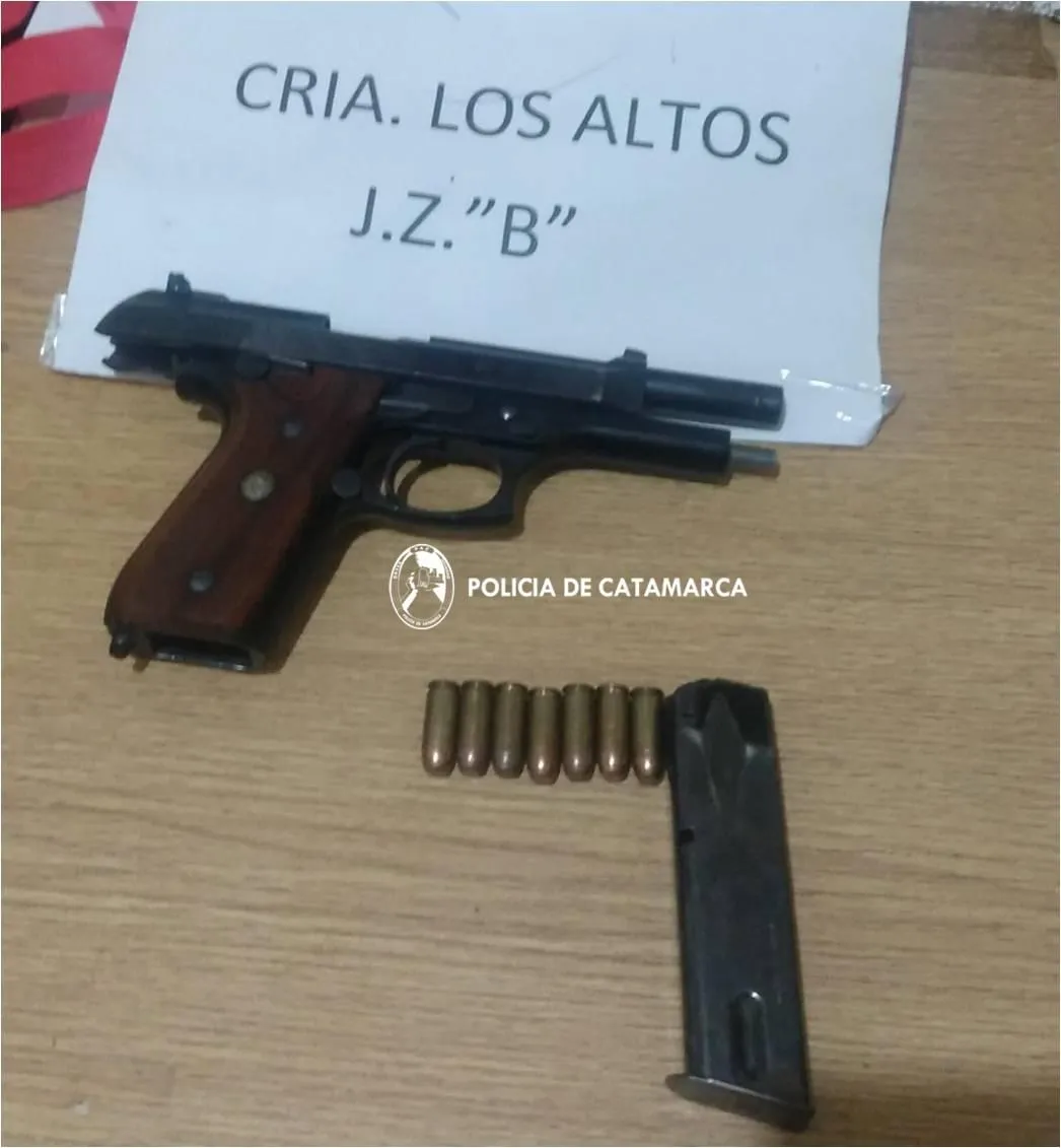 Fue filmado sacando un cadáver a la calle