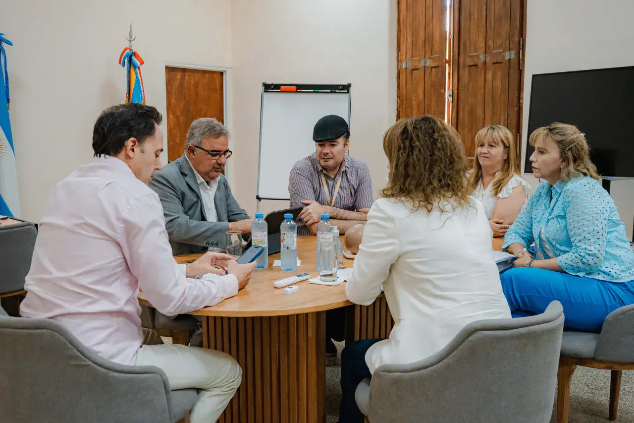 Gobierno y la intersindical docente planifican una agenda de trabajo conjunta para 2025