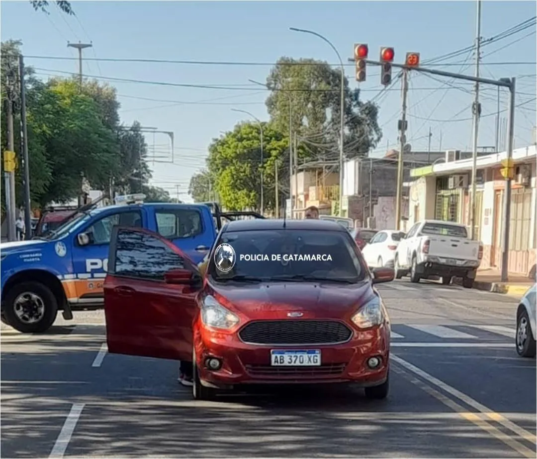 Golpeó a su expareja, lo arrestaron, pero se escapó