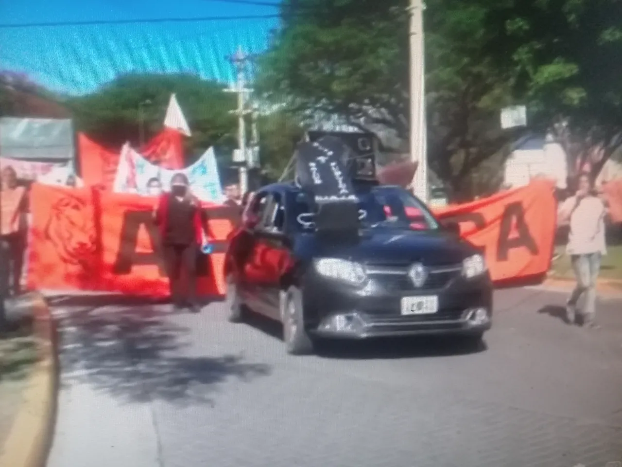 Graba el espeluznante momento en que un fantasma empuja a su perro