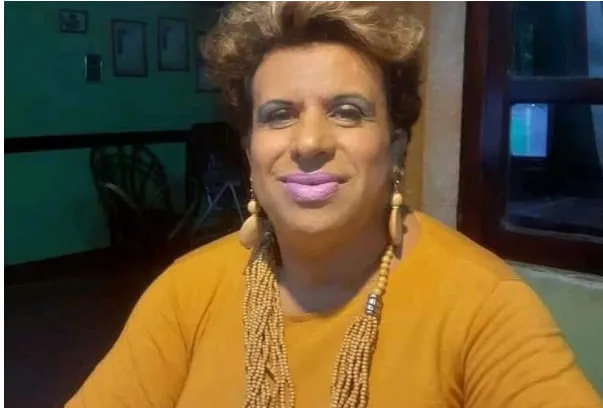 Graciela Alfano deslumbró con un jugado look con transparencias en su viaje