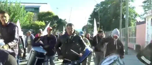 Gran movilización de trabajadores que reclaman aumento salarial