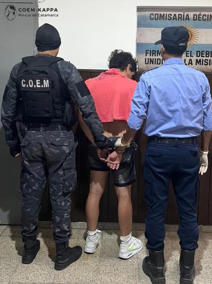 Grave siniestro vial: chocaron una moto y una combi