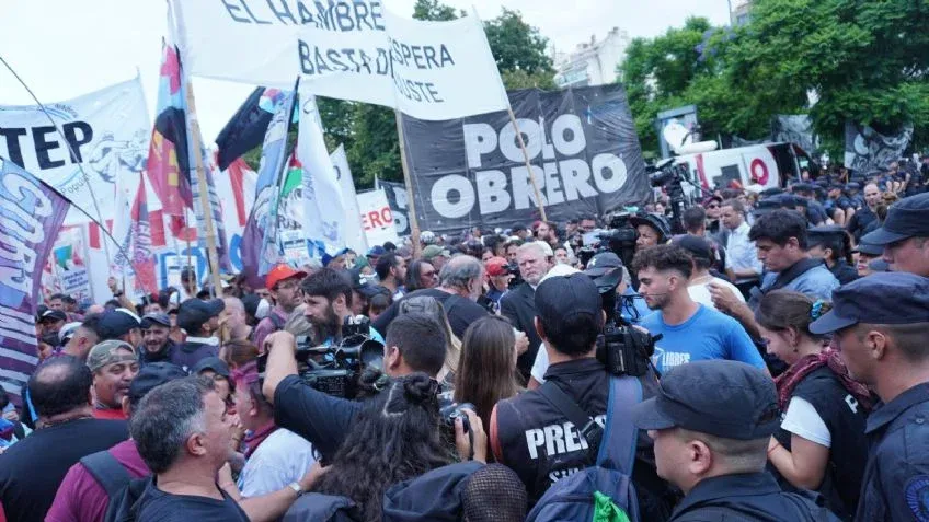 Gremios Docentes rechazaron el ofrecimiento del Gobierno: 25% en dos cuotas