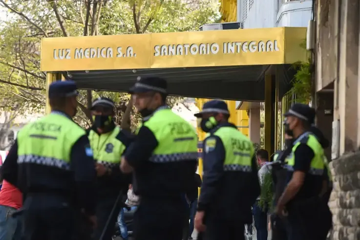 Hallaron asesinada a una joven y la familia apuntó contra la pareja