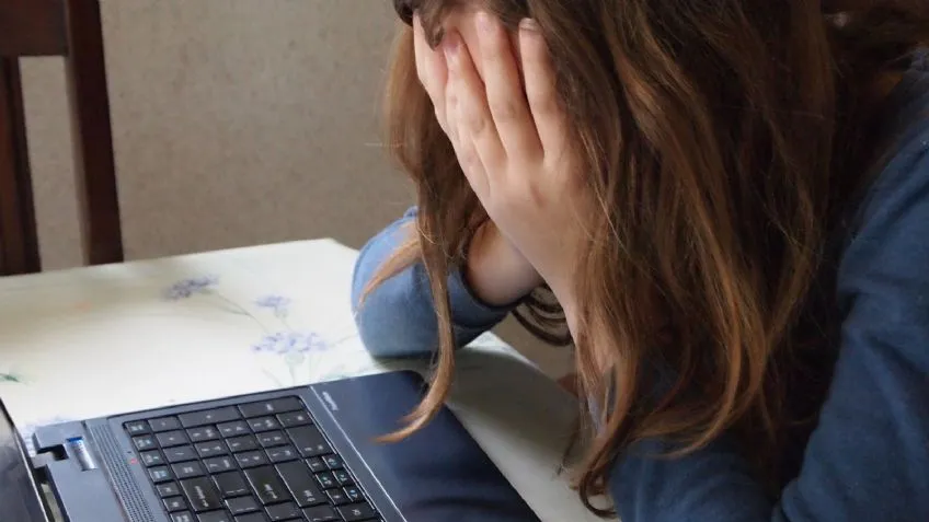 Hizo un examen con lenguaje inclusivo y la profesora le puso un “une”