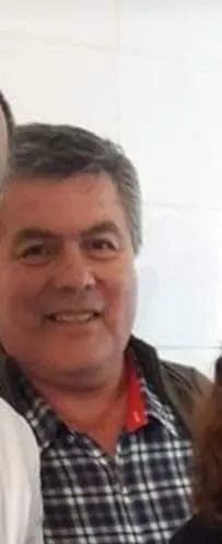 Hombre chocó contra un poste