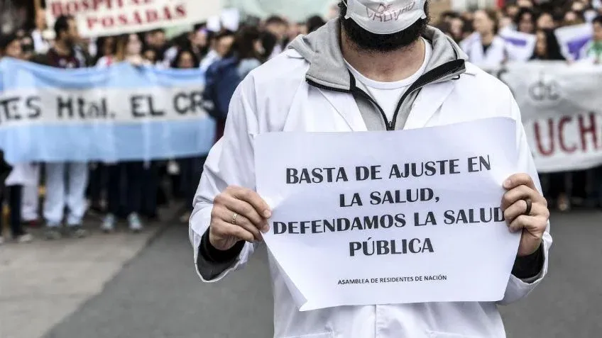 Indignante: tiraron de un auto y dejaron abandonados a cuatro perros