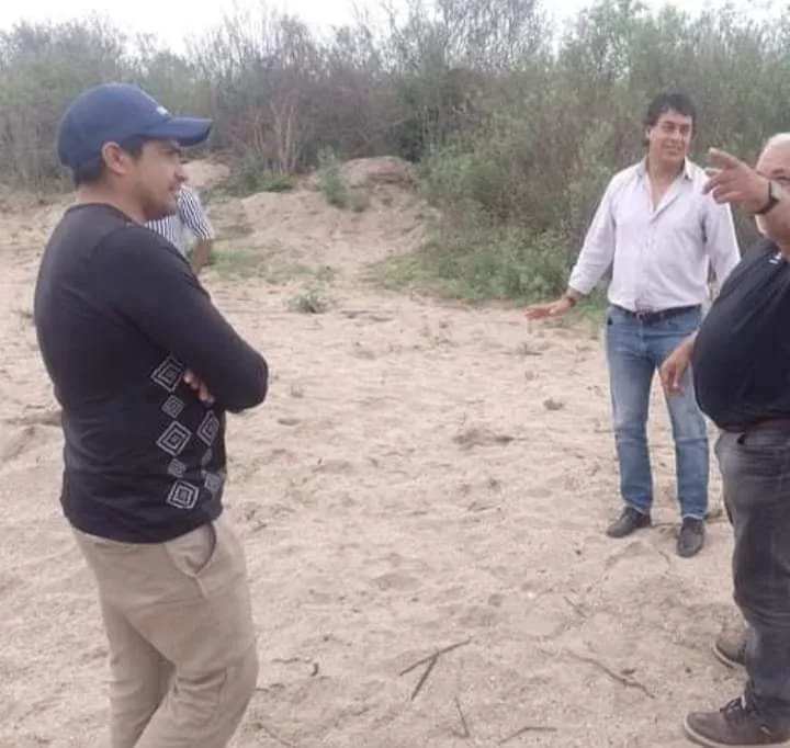 Ingresó con su camioneta a un súper y casi causa una tragedia