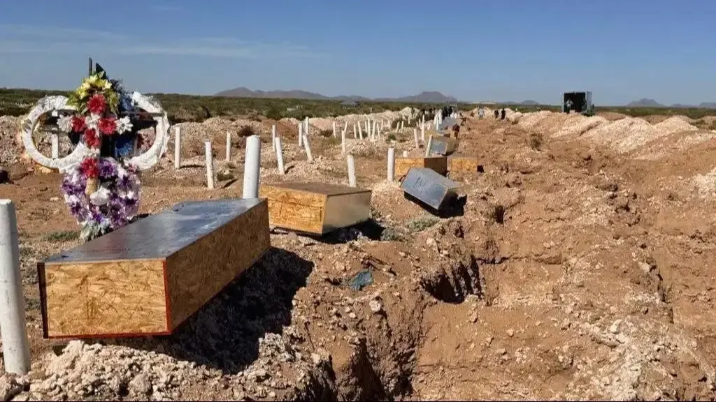 Inhumaron 117 restos de cuerpos humanos en México encontrados en una fosa común